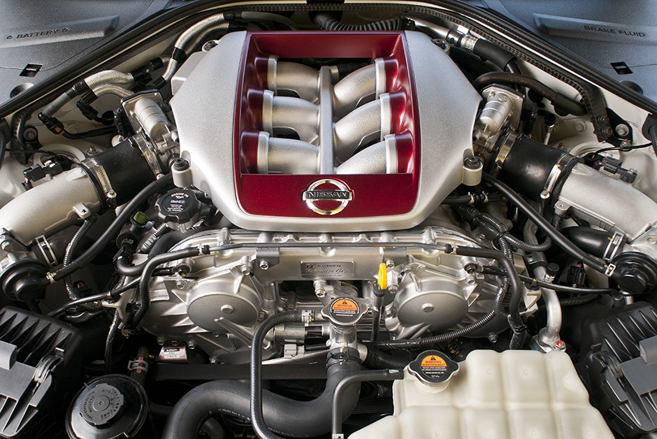 Ele é equipado com um V6 3.8 biturbo de 533 cv de potência e 64 kgfm de torque