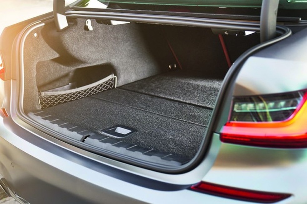 Porta-malas tem volume equivalente ao de um bom hatch médio (Foto: Divulgação) — Foto: Auto Esporte