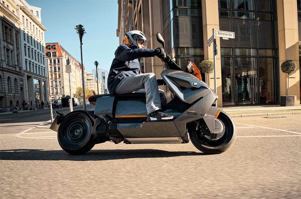 BMW CE 04 tem visual de filmes de ficção científica — Foto: Divulgação