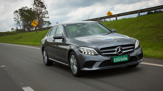 Mercedes-Benz Classe C muda visual e ganha versão 'híbrida' C 200 EQ Boost
