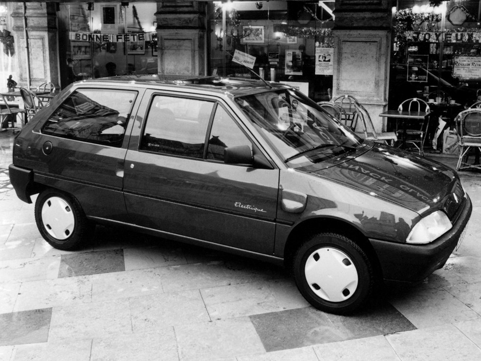 Citroën AX Electrique, o primeiro da turma noventista, chegou ainda em 1993 — Foto: Acervo MIAU