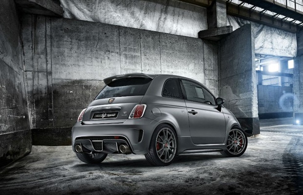 Fiat 500 Abarth 695 Biposto (Foto: Divulgação) — Foto: Auto Esporte