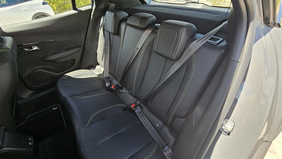 Peugeot 2008 tem bom espaço traseiro  — Foto: Jady Peroni/Auto News Brasil
