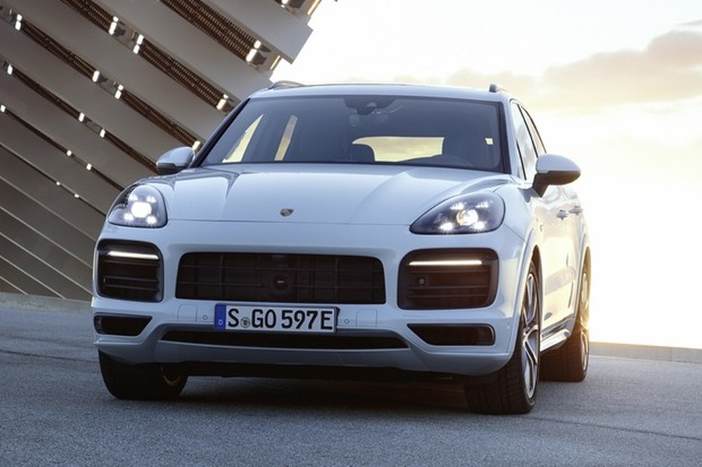 Novo Porsche Cayenne EHybrid chega em outubro por R 435 mil
