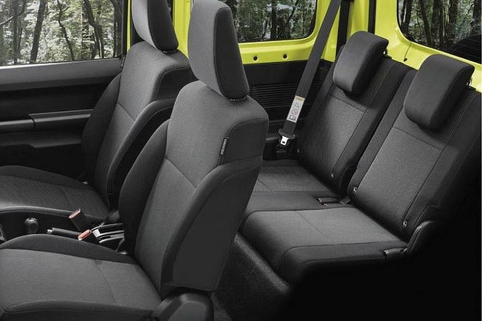 A cabine do Jimny continua a ser um lugar para quatro pessoas (Foto: Divulgação) — Foto: Auto Esporte