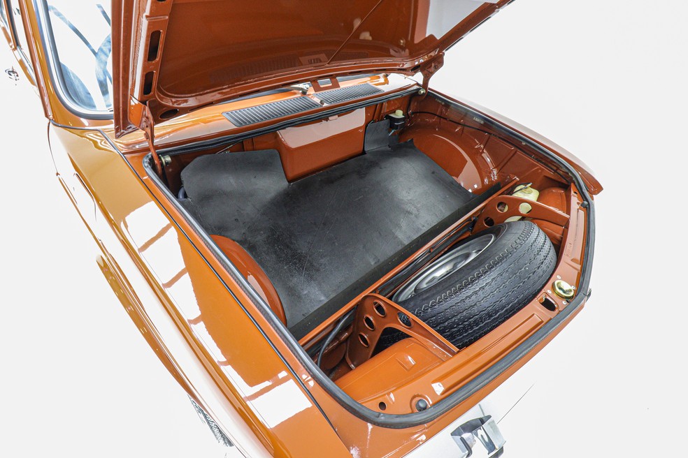 No comprimento, Volkswagen Brasilia 1974 é 17 centímetros menor que o Fusca  — Foto: GG World Premium Classic Cars