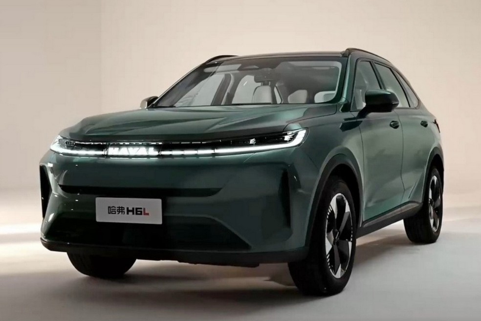 Na dianteira, emblema "HAVAL" é iluminado no GWM Haval H6L — Foto: Divulgação