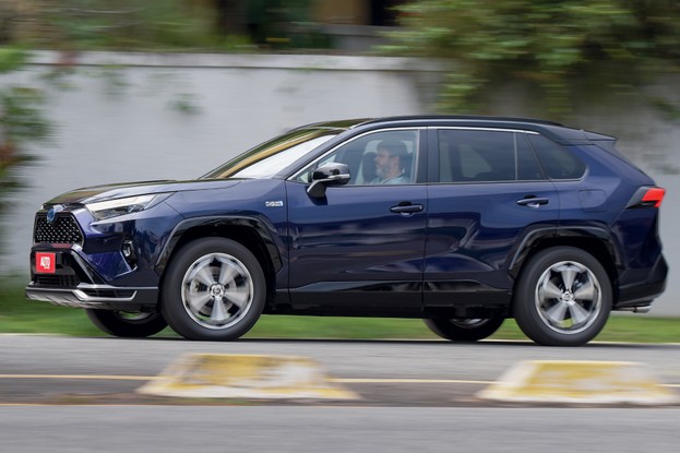 Toyota RAV4 PHEV - lateral