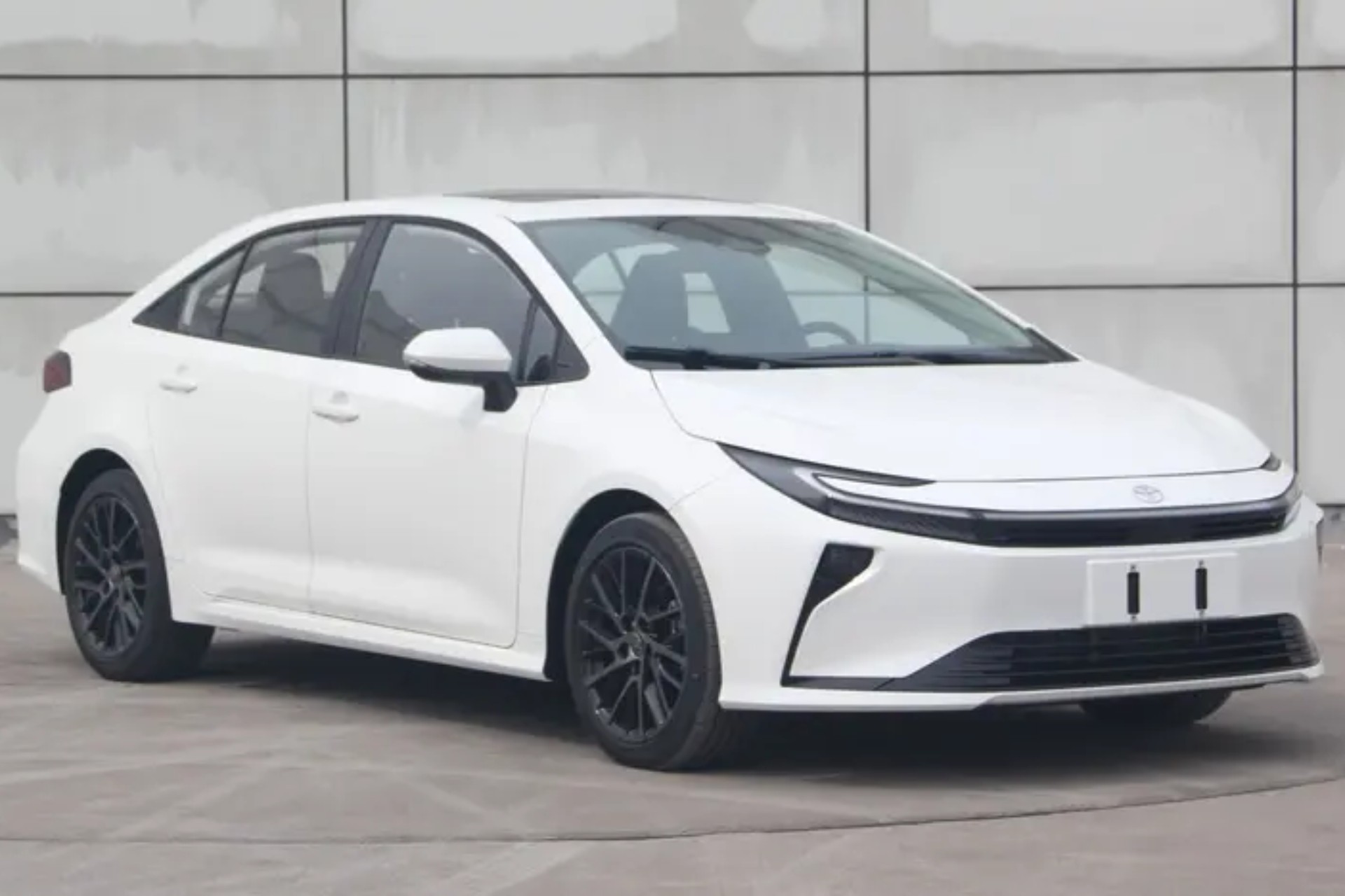 Novo Toyota Corolla vaza na China com visual irreconhecível