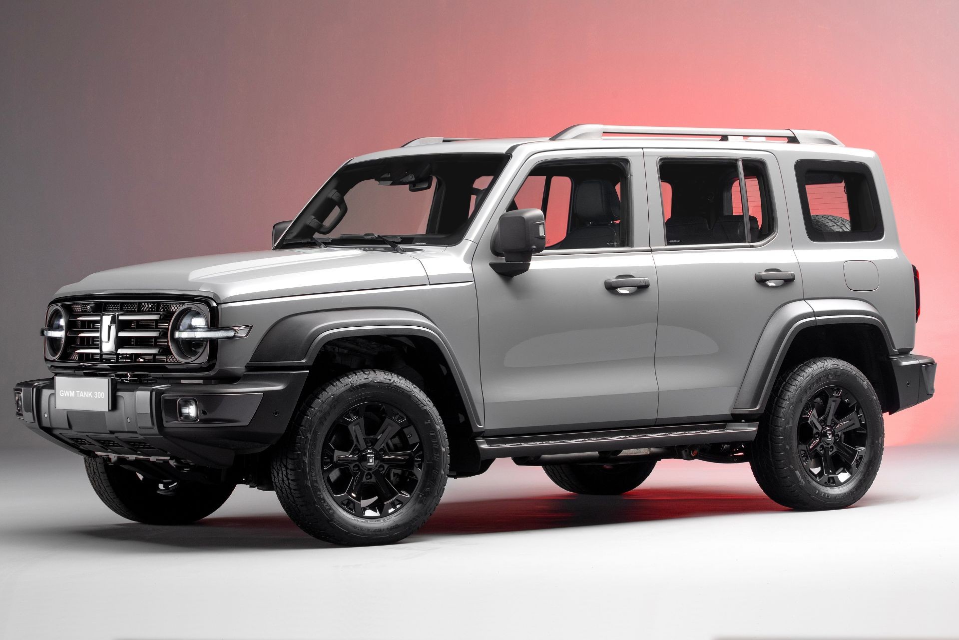 GWM Tank 300 2027 é híbrido plug-in flex e estreia no Brasil por R$ 342 mil