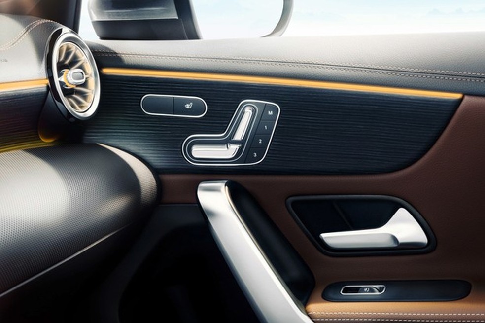 Bancos elétricos têm três memórias de posição e ventilação (Foto: Divulgação) — Foto: Auto Esporte