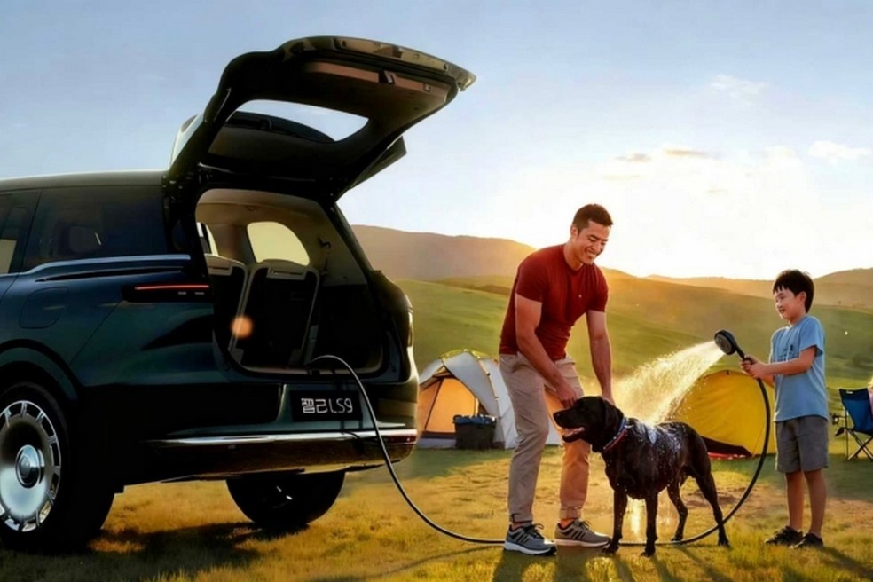 SUV de luxo coloca um pé no lifestyle aventureiro ao oferecer chuveiro como item de série — Foto: Divulgação