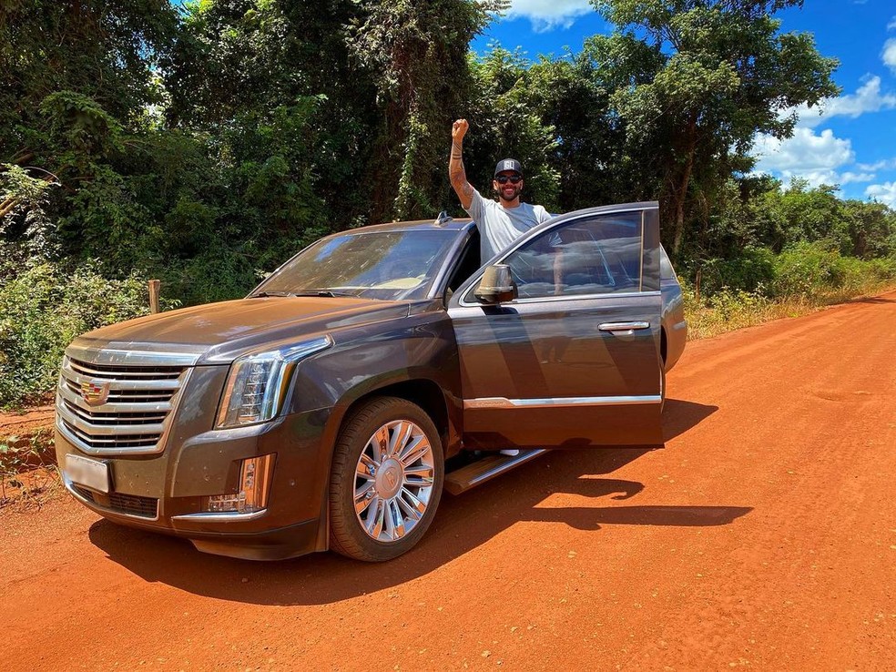 Cadillac Escalade Platinum é mais um dos carrões de Gusttavo Lima — Foto: Reprodução / Instagram