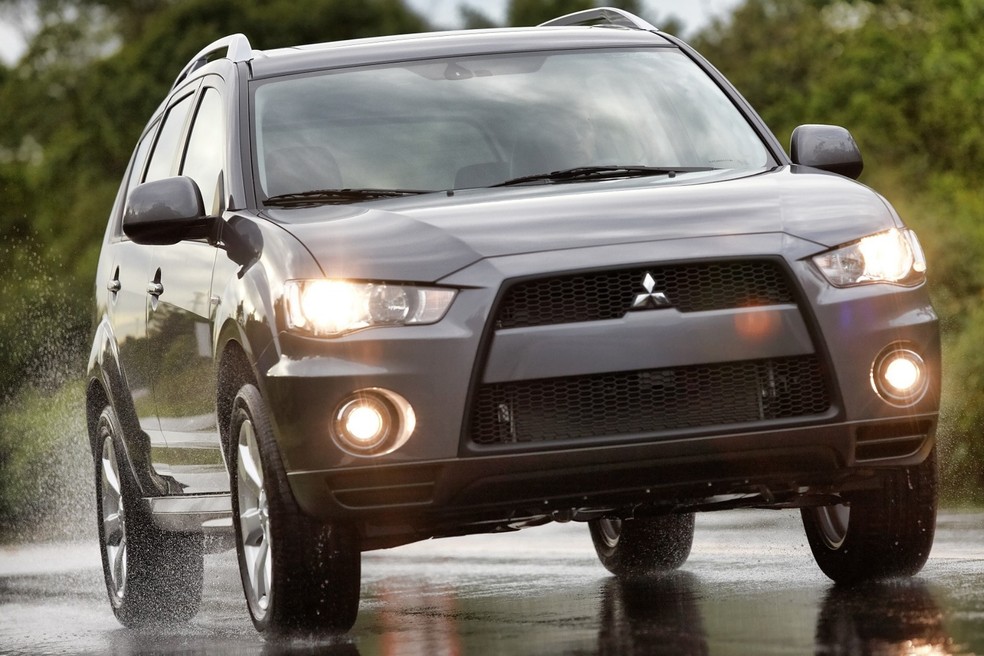 O Mitsuboshi Outlander GT tem porta-malas com cerca de 770 litros. — Foto: Divulgação/Mitsubishi