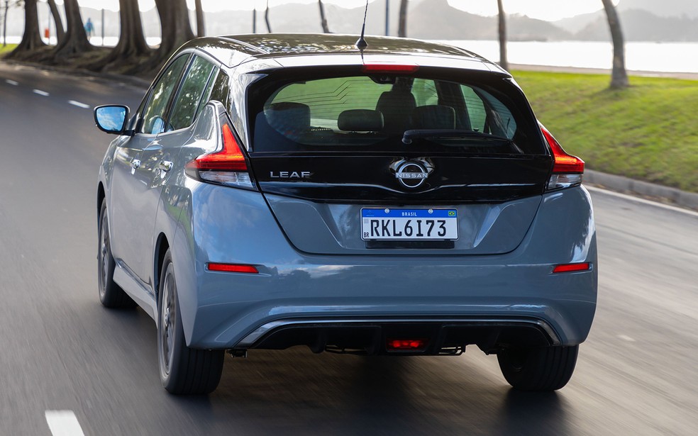 Nissan Leaf tem motor elétrico de 150 cv de potência e menos de 300 km de autonomia — Foto: Divulgação