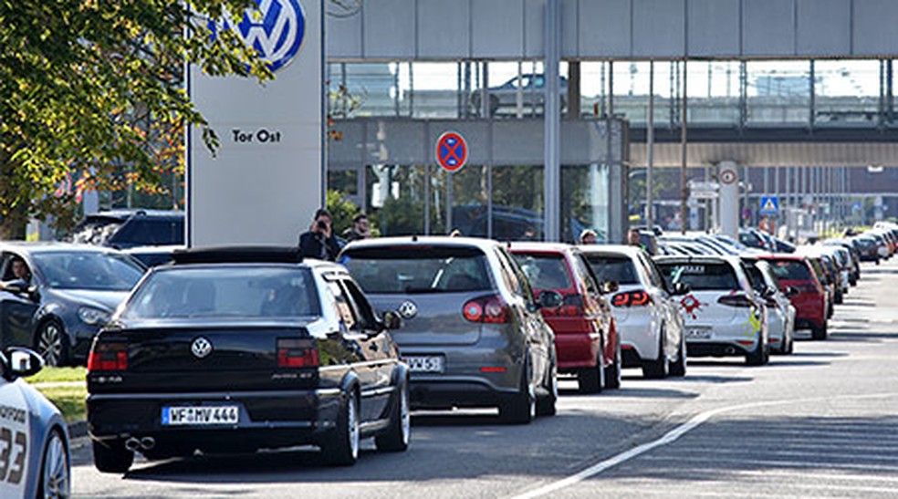 Carreata de fãs do Golf GTI em Wolfsburg — Foto: Divulgação