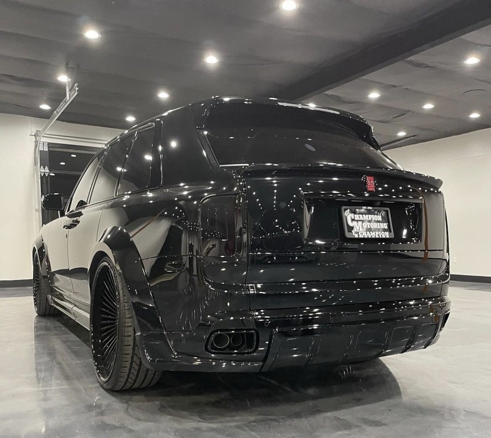 Rolls-Royce Cullinan de LaMelo Ball tem visual de "carro do Batman" — Foto: Reprodução/Instagram