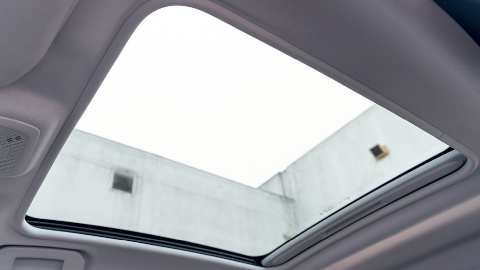 Peugeot 208 é o único com teto solar panorâmico e rodas de 16 polegadas — Foto: Bruno Guerreiro