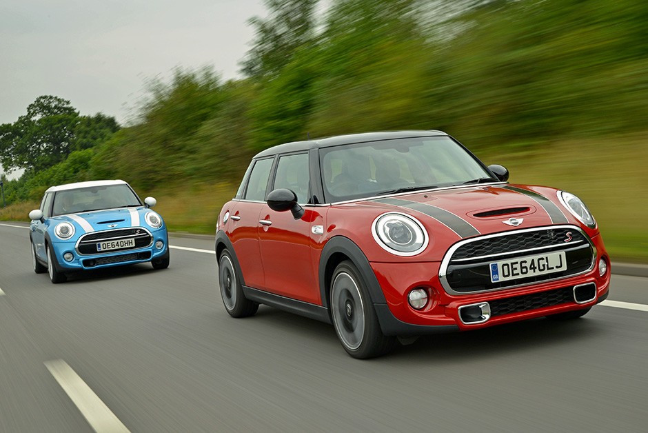 Mini Cooper com cinco portas