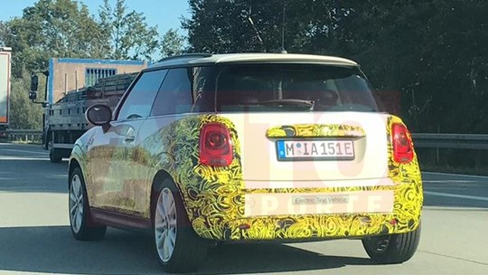 Flagra: Mini elétrico é visto rodando camuflado na Alemanha