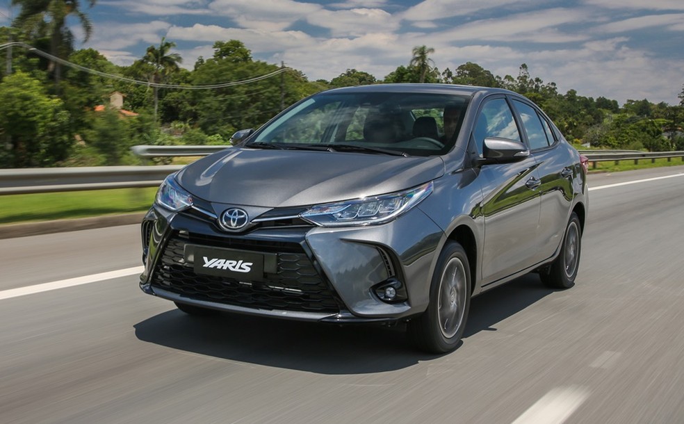Toyota Yaris Sedan roda até 14,7 km/l com gasolina na estrada — Foto: Divulgação