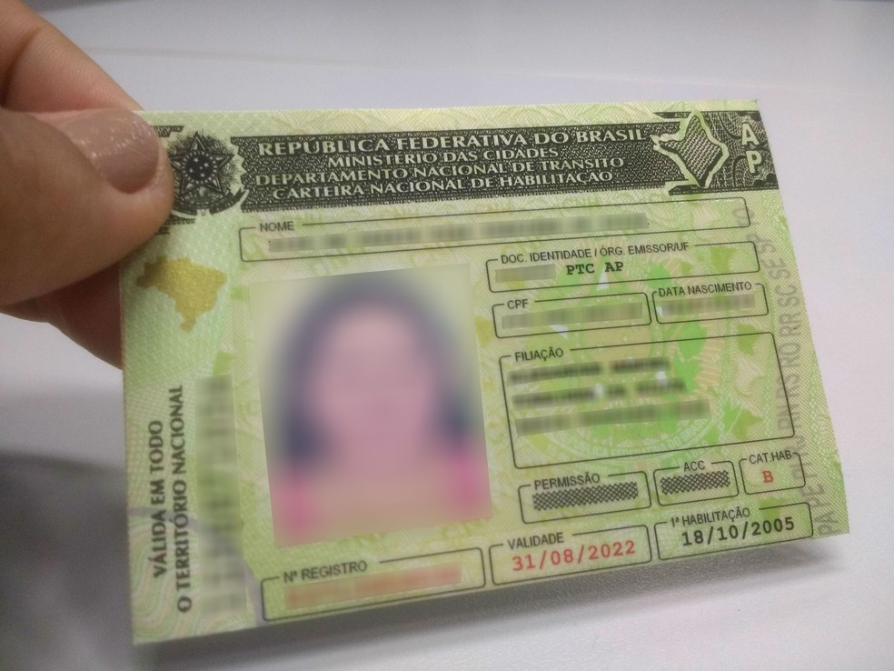 Carteira Nacional de Habilitação (CNH); processo para obter ou renovar documento ganhou novas etapas — Foto: Fabiana Figueiredo/G1