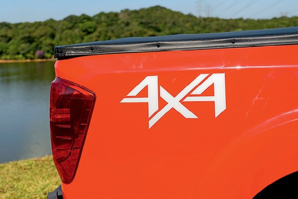 Inscrição 4x4 indica o gosto pela terra (Foto: Marcelo Bruzzi) — Foto: Auto Esporte