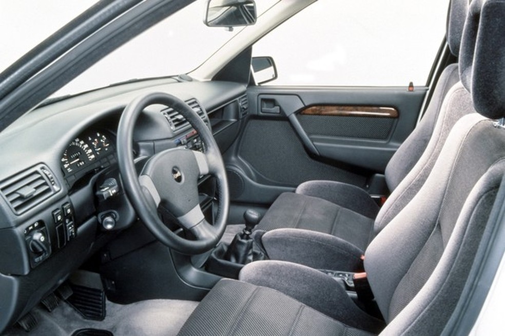 A versão 2.0 turbo 4x4 era a topo de linha do Vectra em alguns mercados na época (Foto: Divulgação) — Foto: Auto Esporte