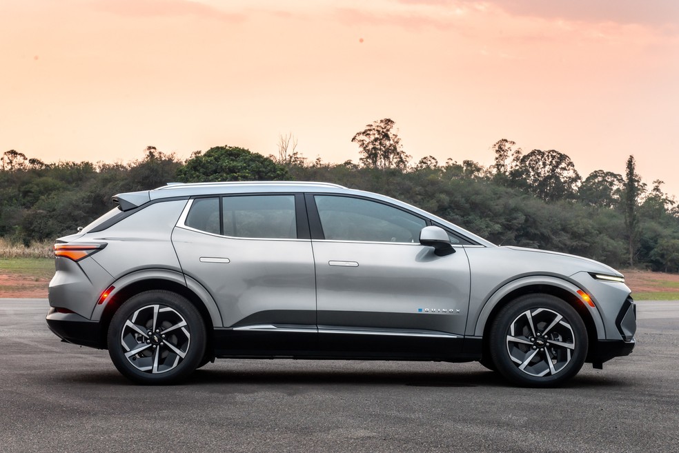 Distância entre-eixos de 2,95 m é um dos destaques do Chevrolet Equinox EV — Foto: Divulgação