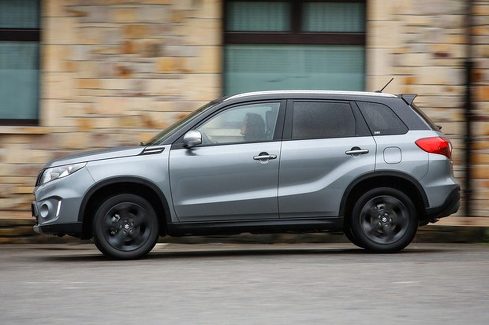 Rodas aro 17 são de série no crossover da Suzuki (Foto: Divulgação) — Foto: Auto Esporte