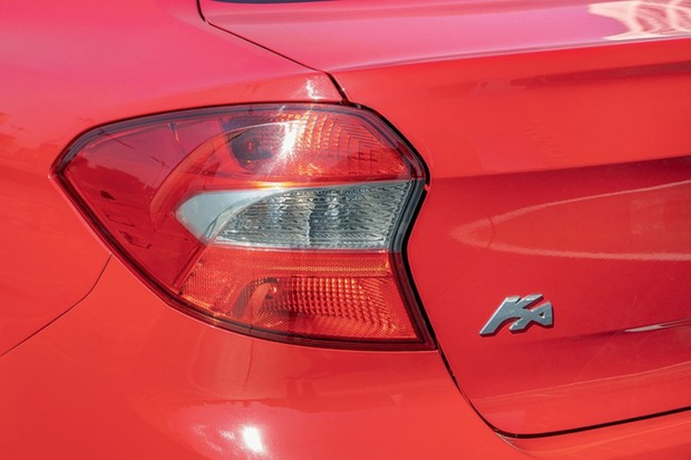 A lanterna do Ka Sedan tem um estilo genérico (Foto: Marcos Camargo/Auto News Brasil) — Foto: Auto Esporte