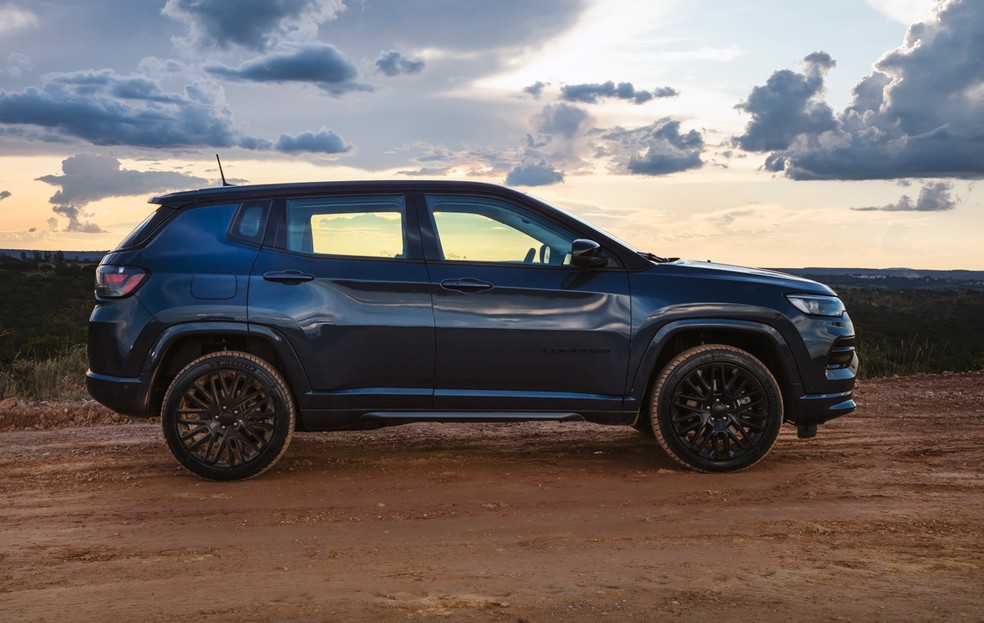 Medidas do Jeep Compass 4xe são idênticas às das demais versões — Foto: Divulgação