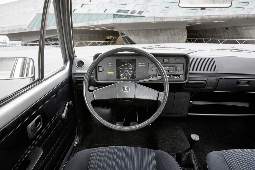 Interior do Volkswagen Golf geração 1 — Foto: Divulgação