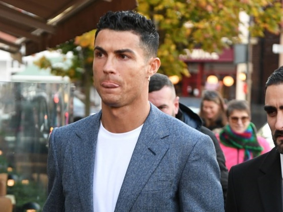 Cristiano Ronaldo chega em restaurante para encontrar colegas de time — Foto: Reprodução/Internet