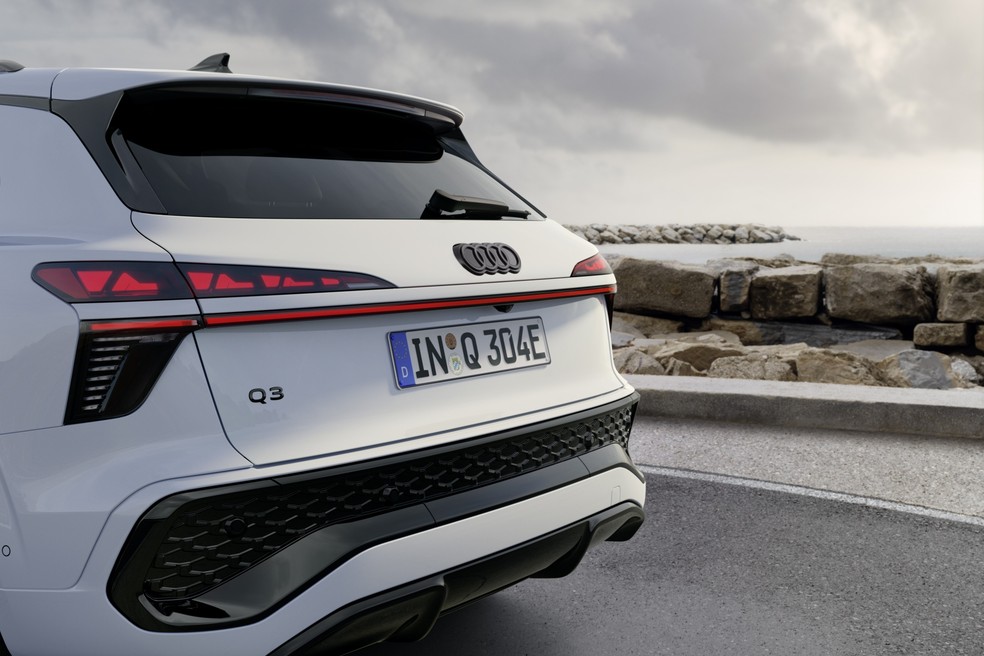 Na traseira, Q3 2026 tem lanternas personalizáveis — Foto: Audi/Divulgação