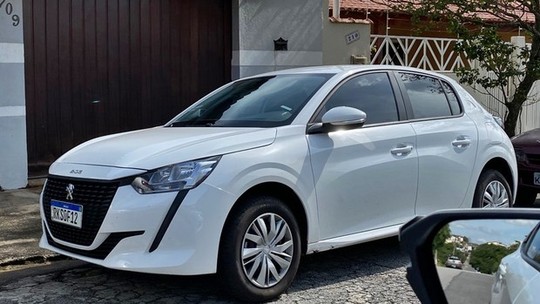 Flagra: novo Peugeot 208 é fotografado na versão de entrada sem faróis de LED e motor turbo