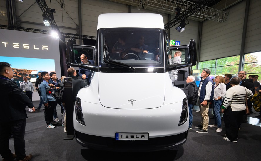 Caminhão Tesla Semi em exposição no IAA 2024
