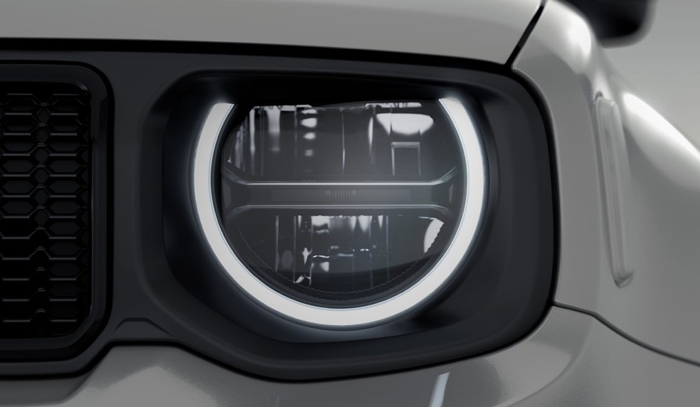 Faróis do Jeep Renegade 2022 não têm mais o topo arredondado — Foto: Divulgação
