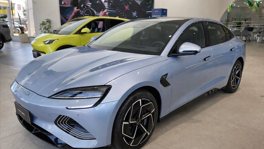 BYD Seal tem desempenho de esportivo e descontos de mais de R$ 20 mil