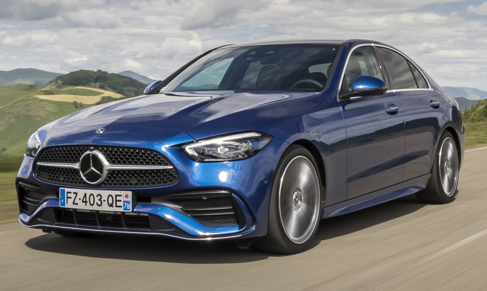 O Mercedes-Benz C 200 tem sistema híbrido leve EQ Boost — Foto: Divulgação