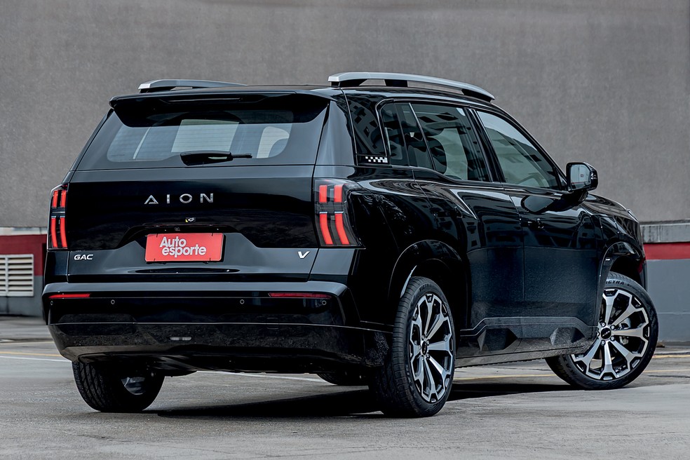 GAC Aion V Elite tem autonomia de 389 km segundo os padrões do Inmetro — Foto: Renato Durães/Auto News Brasil