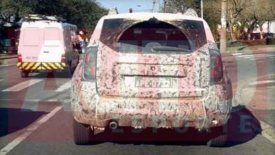 Flagra: novo Renault Duster roda camuflado 
