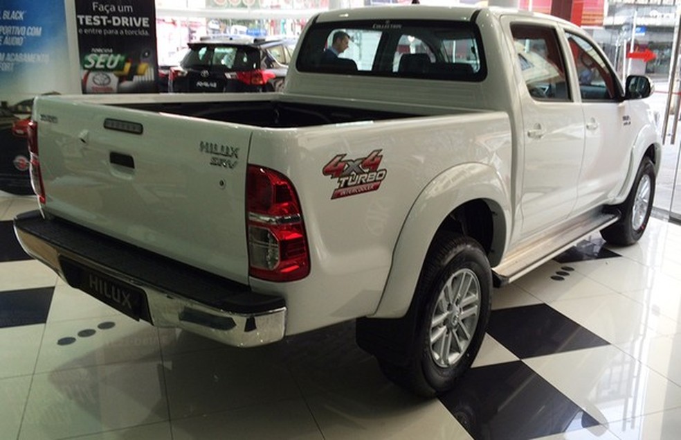 Toyota Hilux nas lojas (Foto: Guilherme Blanco Muniz/Auto News Brasil) — Foto: Auto Esporte