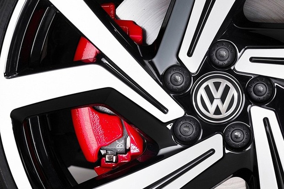 Hatch usa freios a disco nas quatro rodas com pinças vermelhas (Foto: Divulgação) — Foto: Auto Esporte