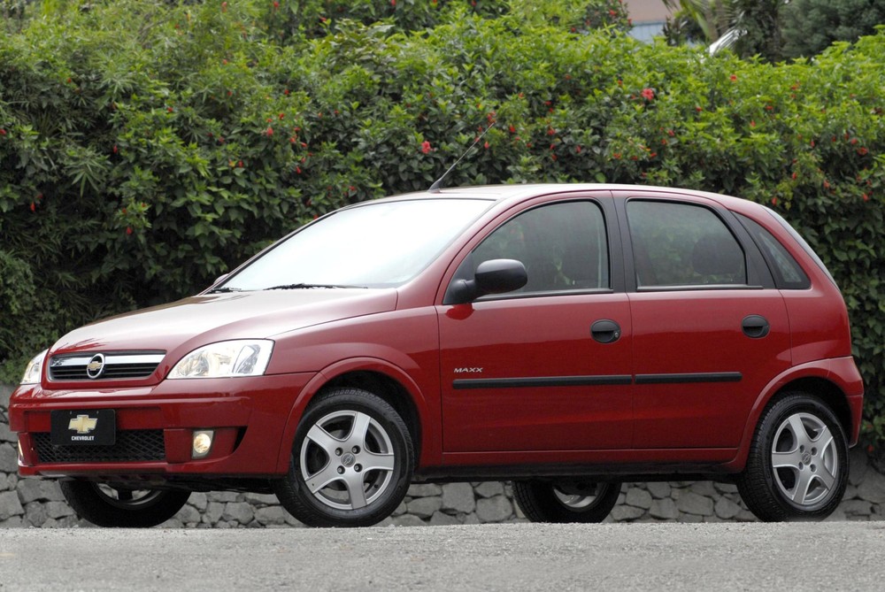 Chevrolet Corsa foi lançado há 30 anos no Brasil; relembre sua história