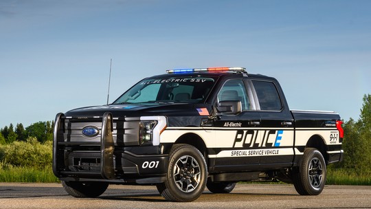 Ford F-150 elétrica vira viatura que pode iluminar estradas à noite com a energia das baterias