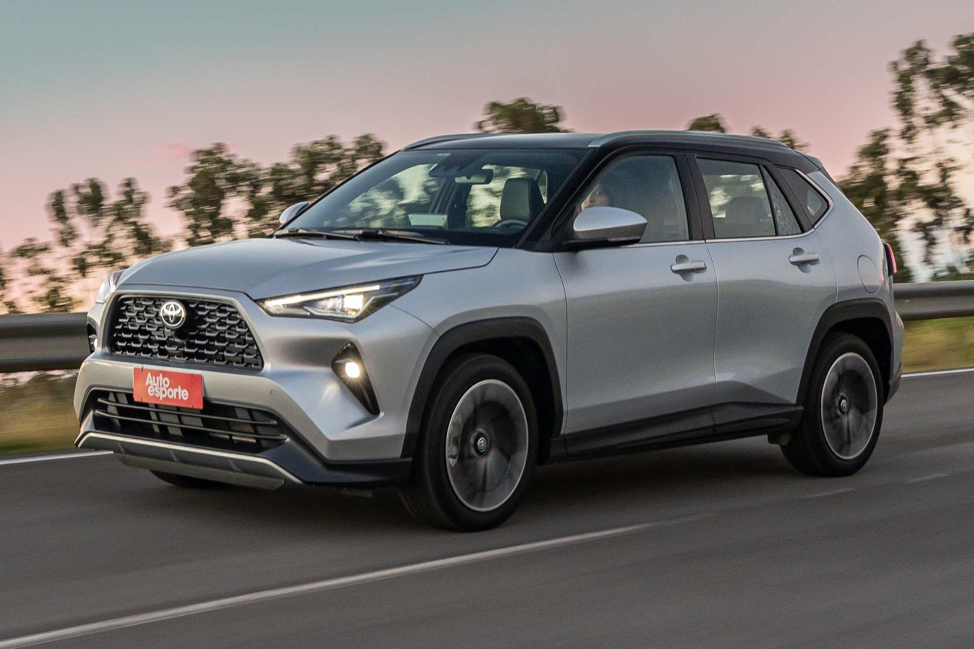 Como o Toyota Yaris Cross híbrido é menos potente e mais rápido que o flex
