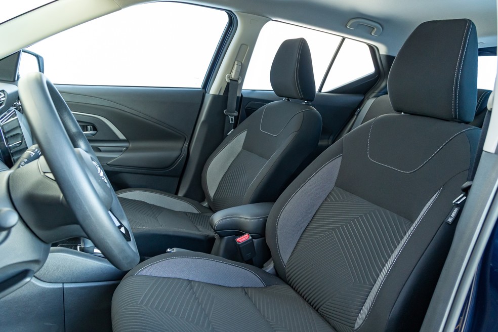 Nissak Kait Advance Plus tem banco de tecido — Foto: Renato Durães/Auto News Brasil