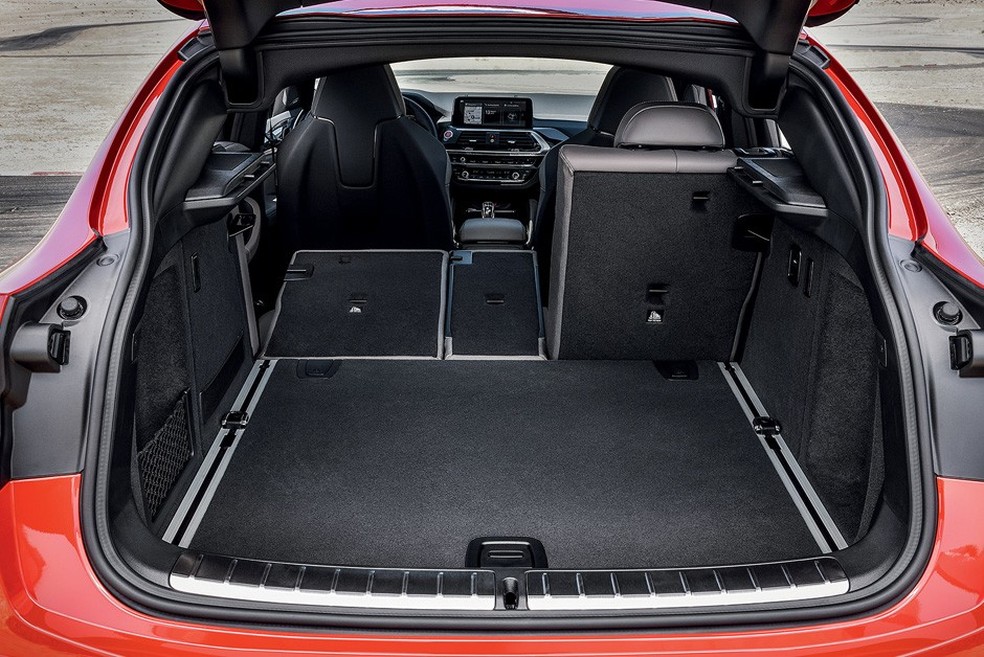 Porta-malas comporta 525 litros, com assentos na posição normal (Foto: Divulgação/BMW) — Foto: Auto Esporte