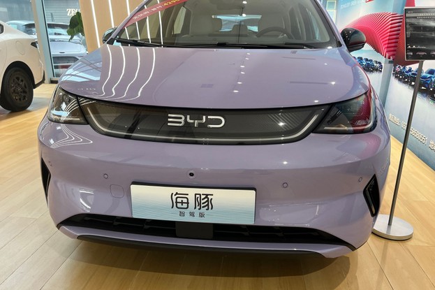 Novo BYD Dolphin - detalhe dianteira